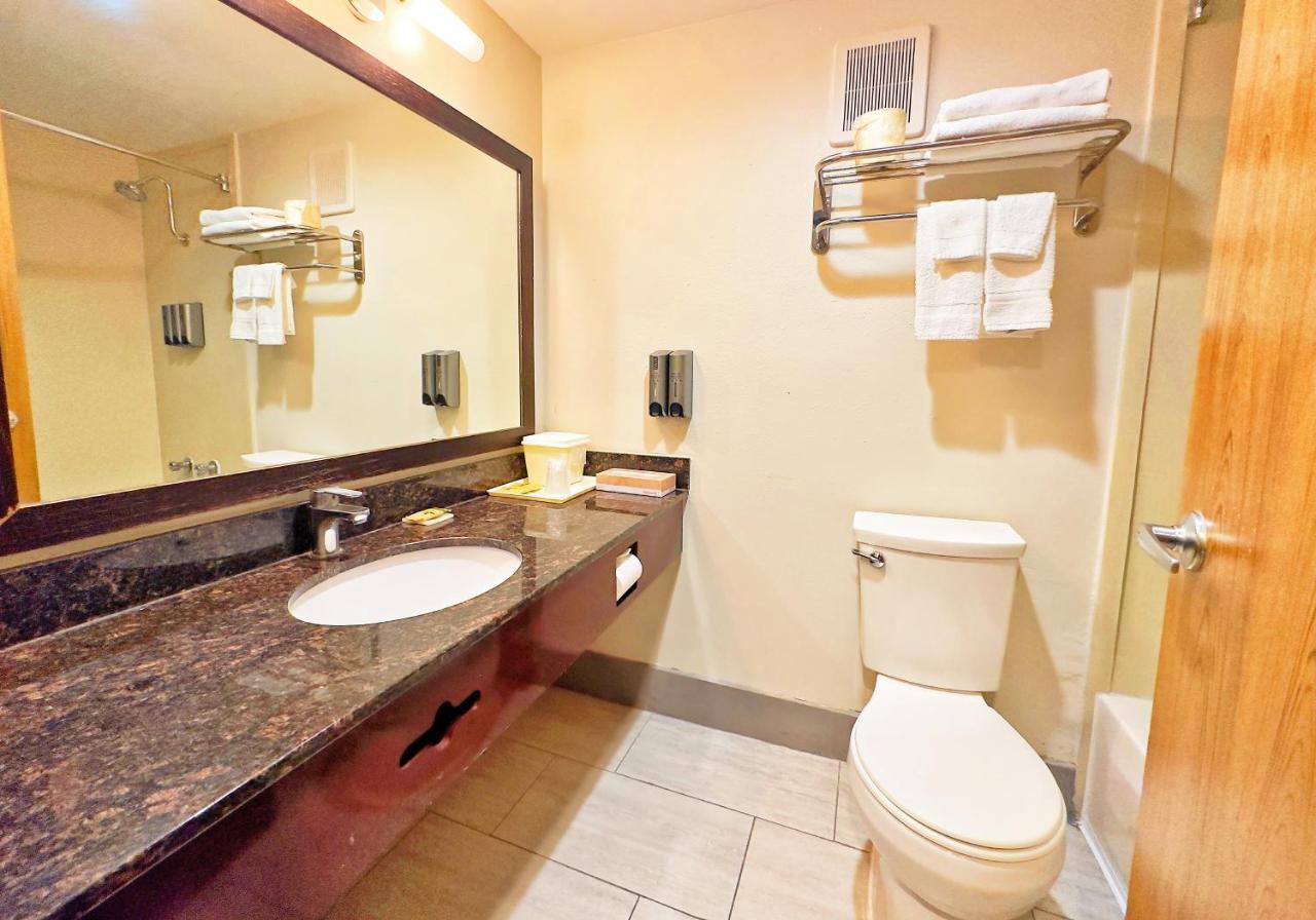 | Lincoln Hotel SureStay Collection by Best Western