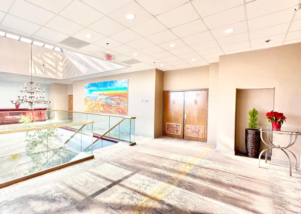 | Lincoln Hotel SureStay Collection by Best Western