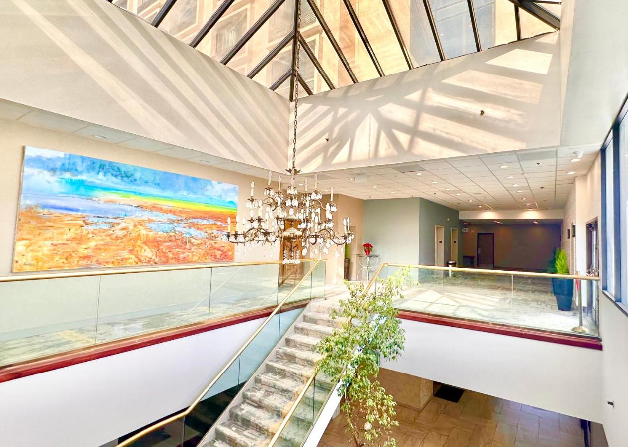 | Lincoln Hotel SureStay Collection by Best Western