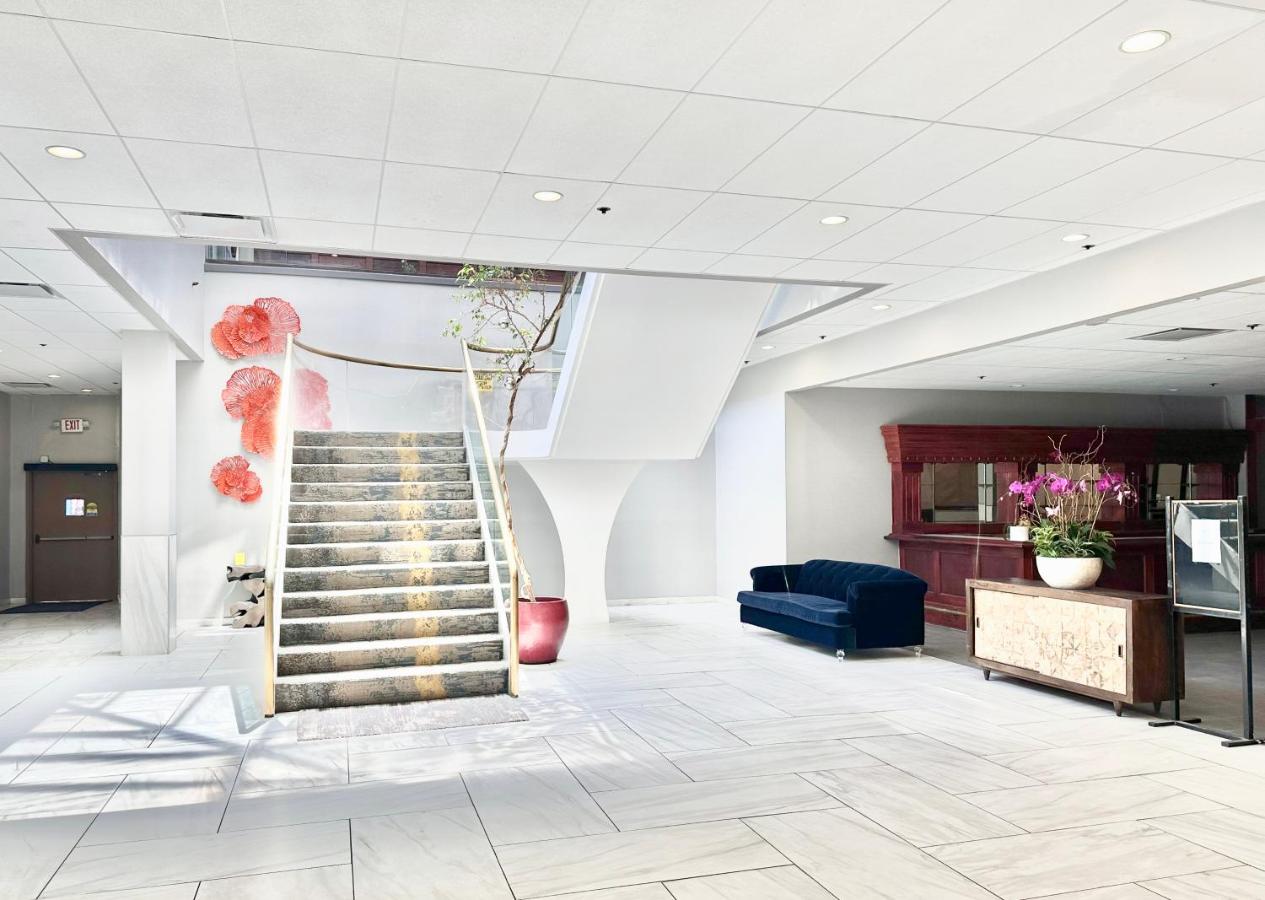 | Lincoln Hotel SureStay Collection by Best Western