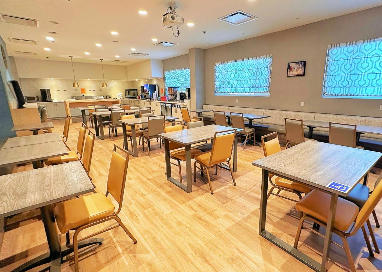 | Lincoln Hotel SureStay Collection by Best Western