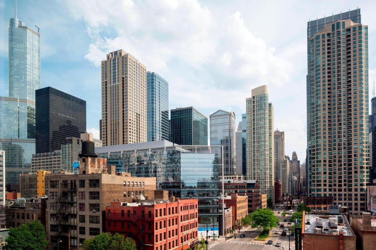 | Moxy Chicago Downtown