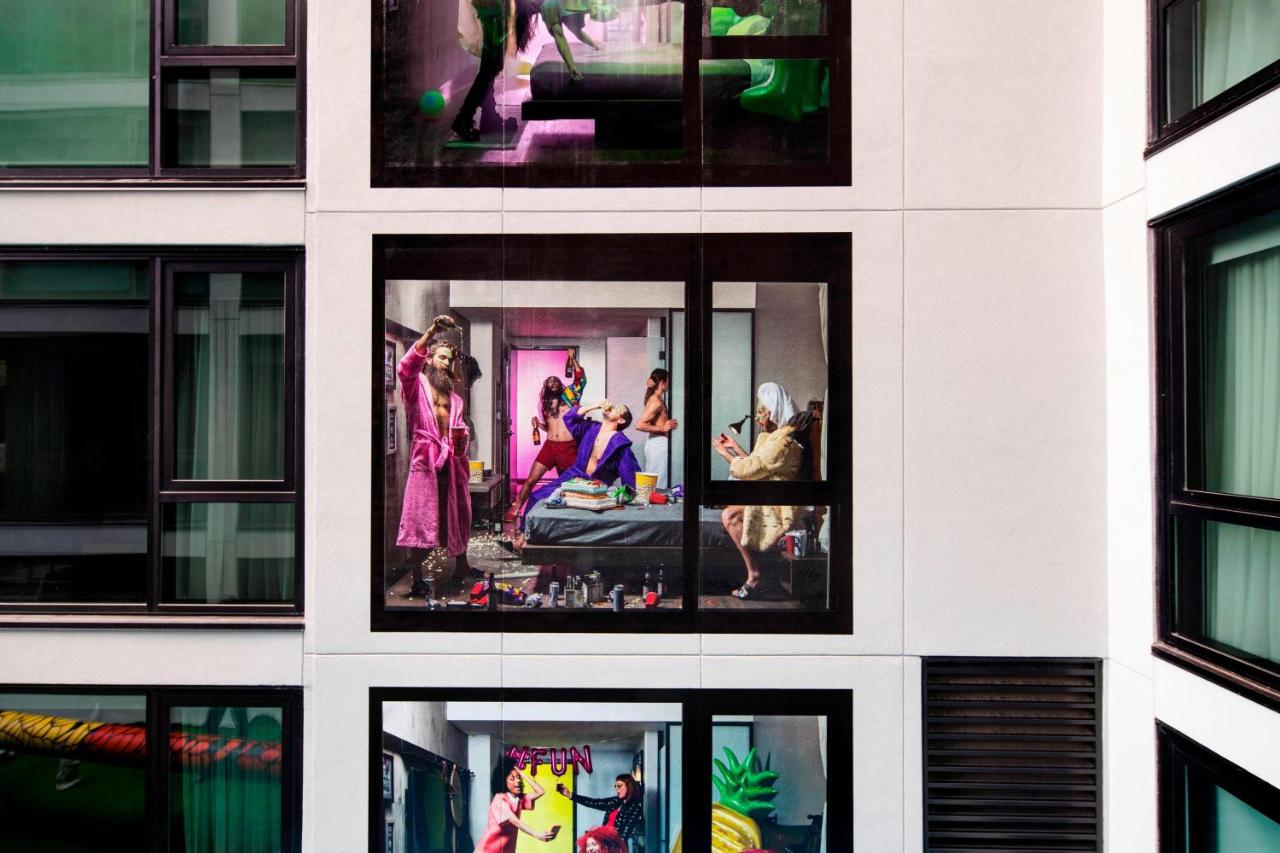 Queen Room with Courtyard View at Moxy Chicago Downtown