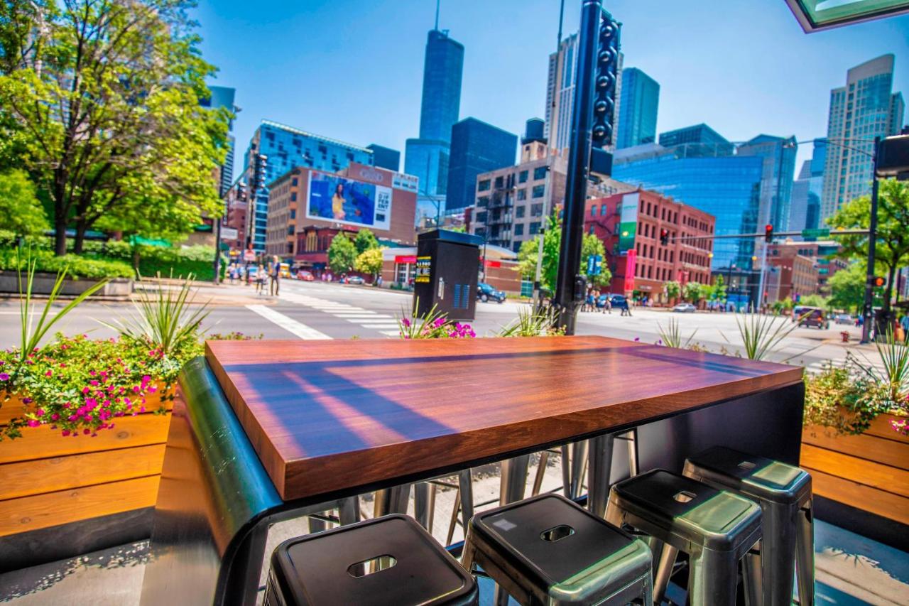 | Moxy Chicago Downtown