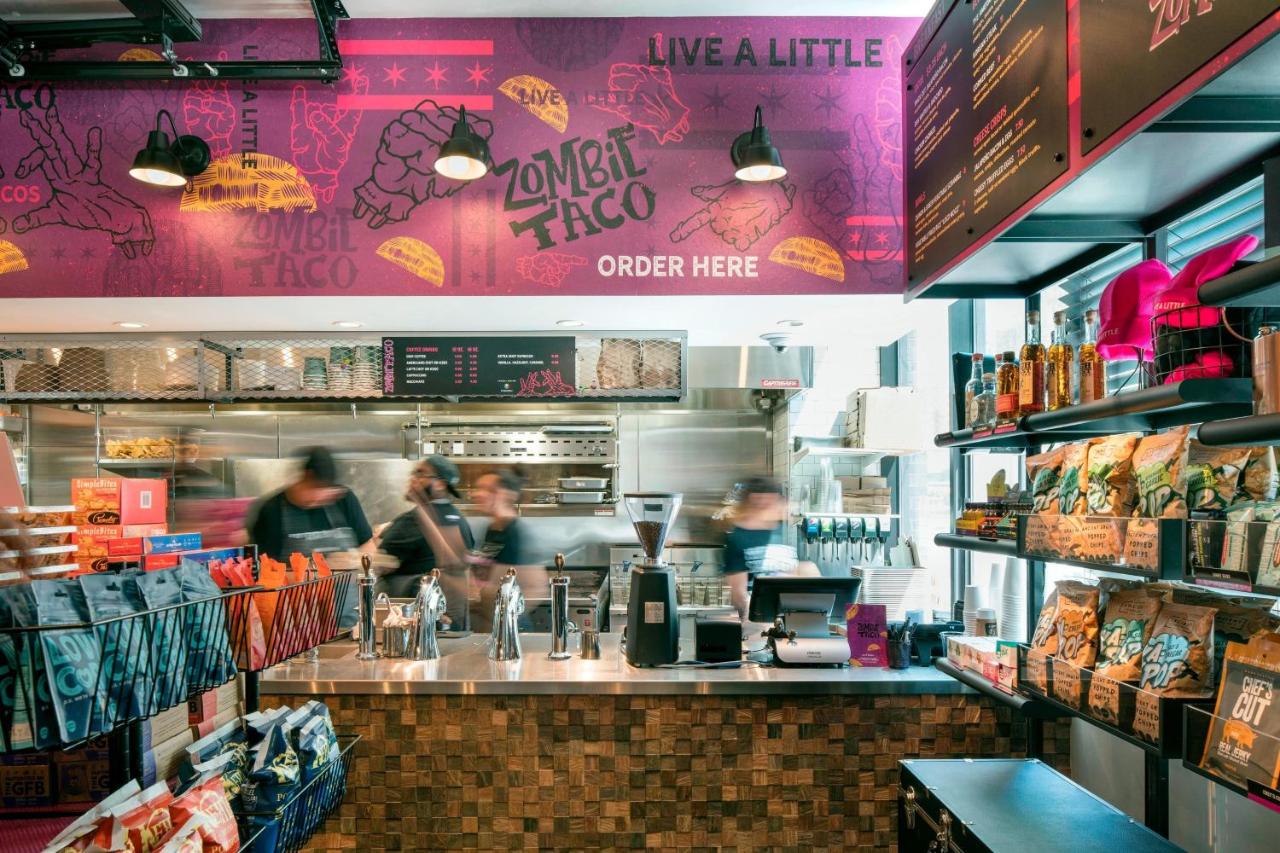 | Moxy Chicago Downtown