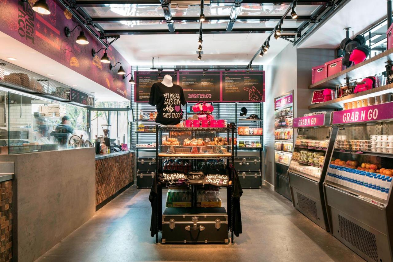 | Moxy Chicago Downtown