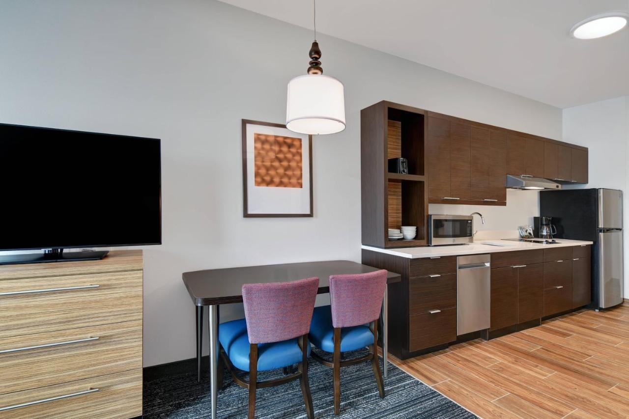 Queen Studio at TownePlace Suites by Marriott Columbus Dublin