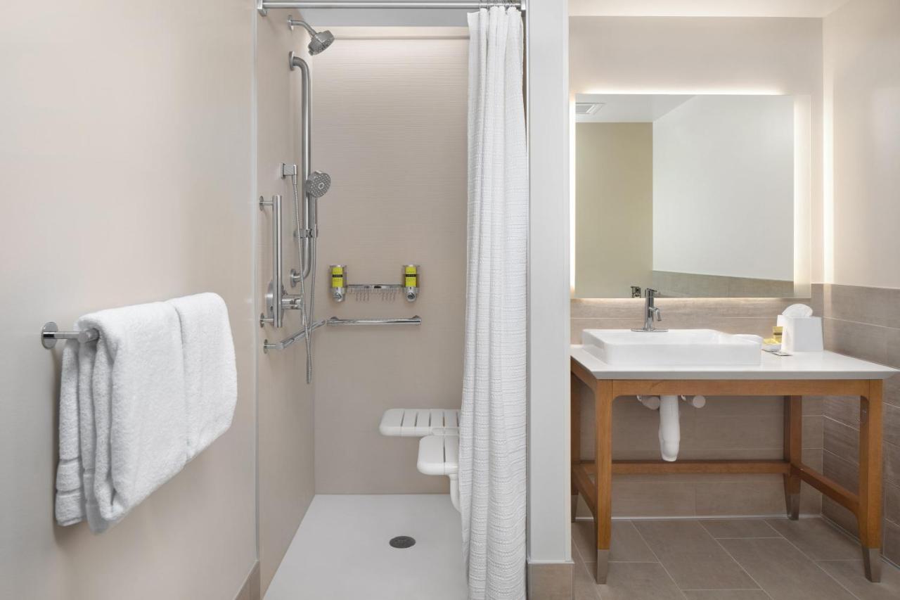 Guest Room, 1 King at Element by Marriott Bloomington Mall of America