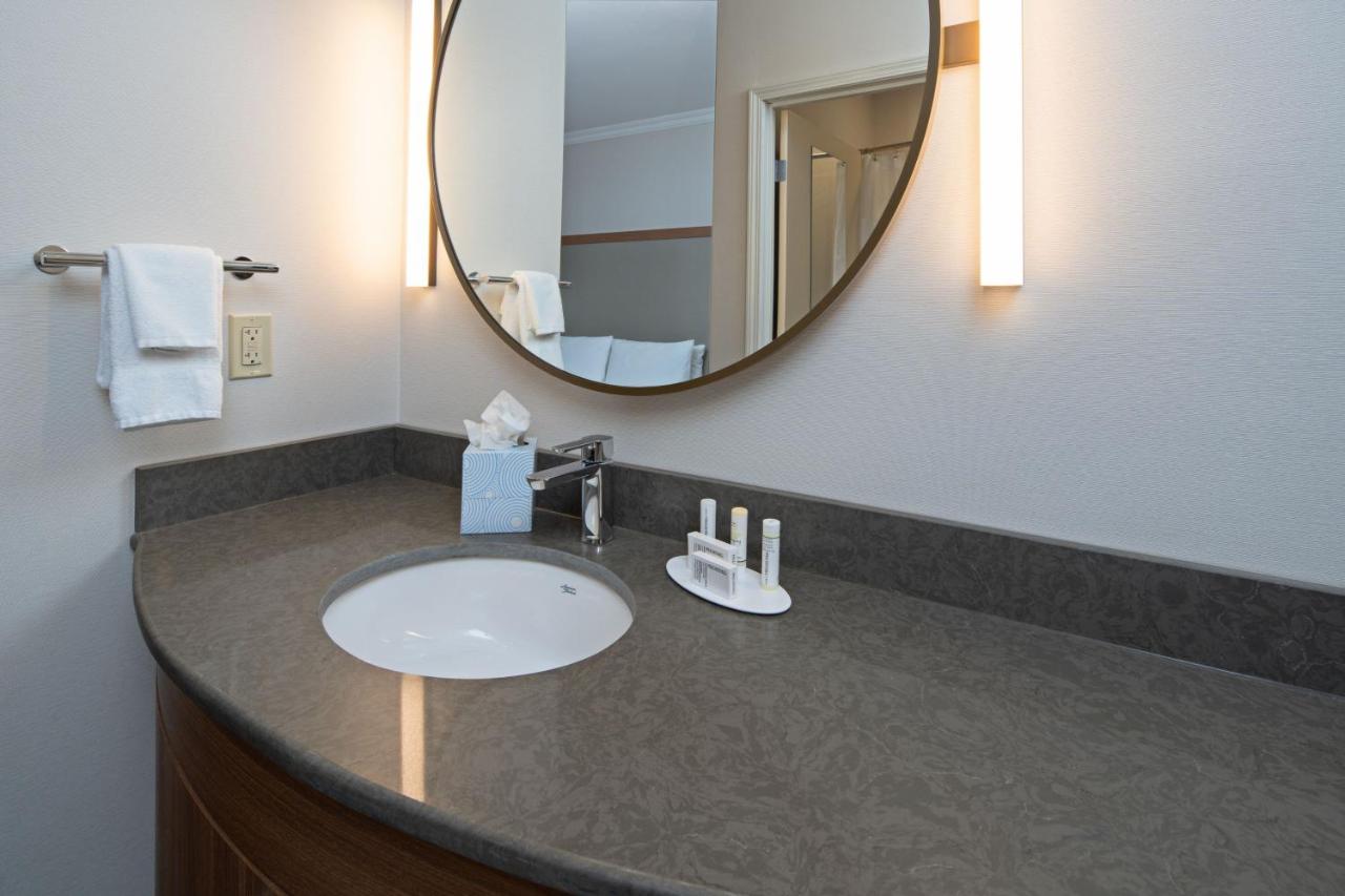 King Room at Fairfield by Marriott Inn & Suites Seattle Sea-Tac Airport