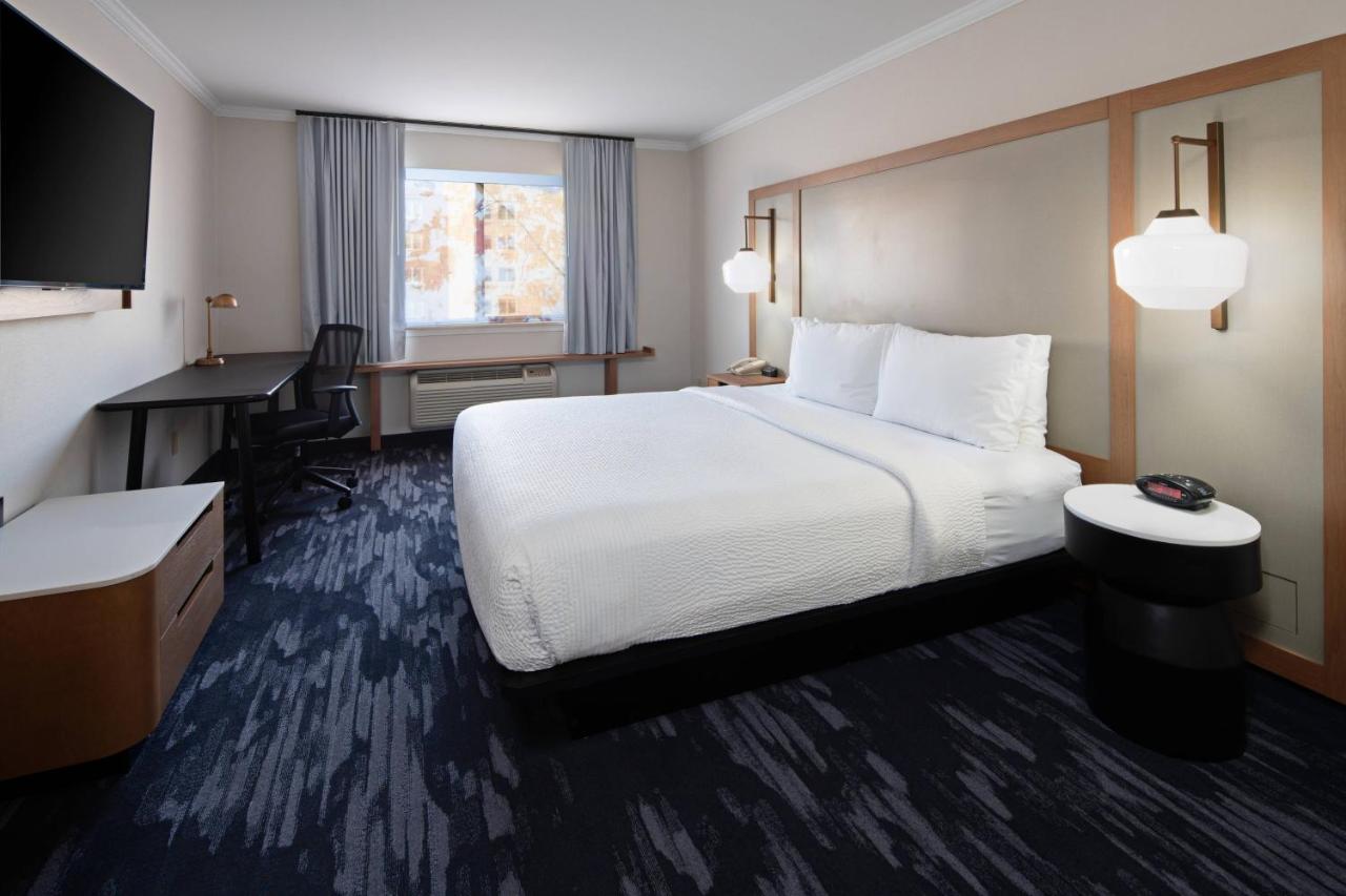 King Room at Fairfield by Marriott Inn & Suites Seattle Sea-Tac Airport