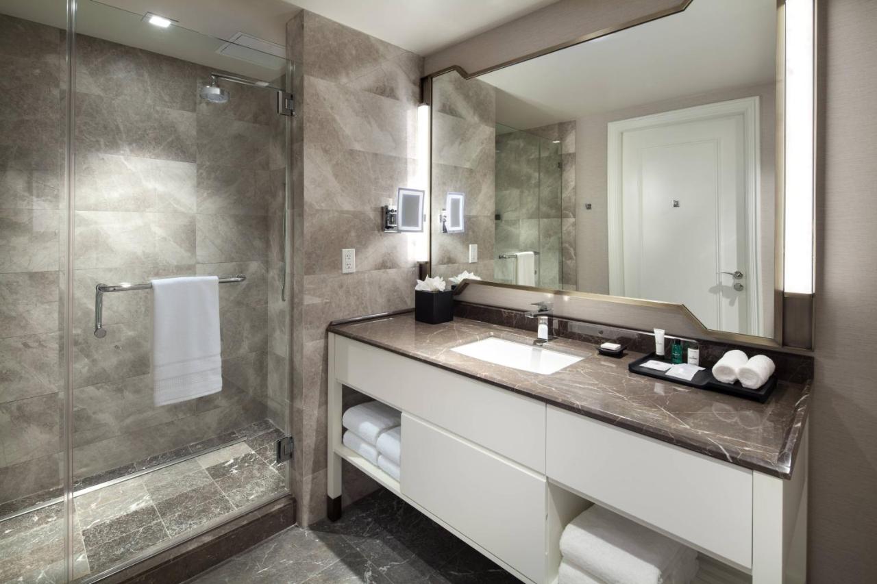 Guest Room, 1 King at Sheraton Los Angeles San Gabriel