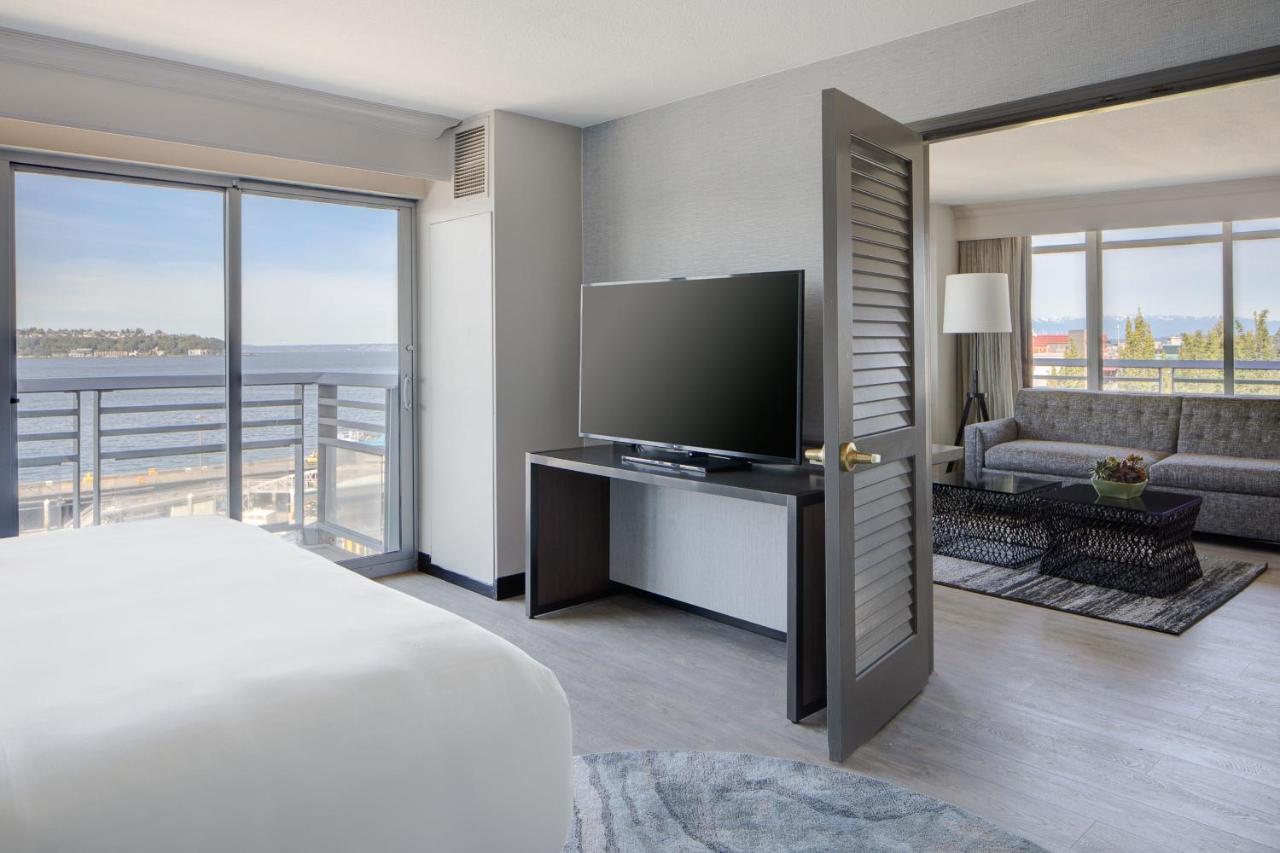 1 Bedroom Junior Suite, 1 King, Sofa bed, Water view at Seattle Marriott Waterfront
