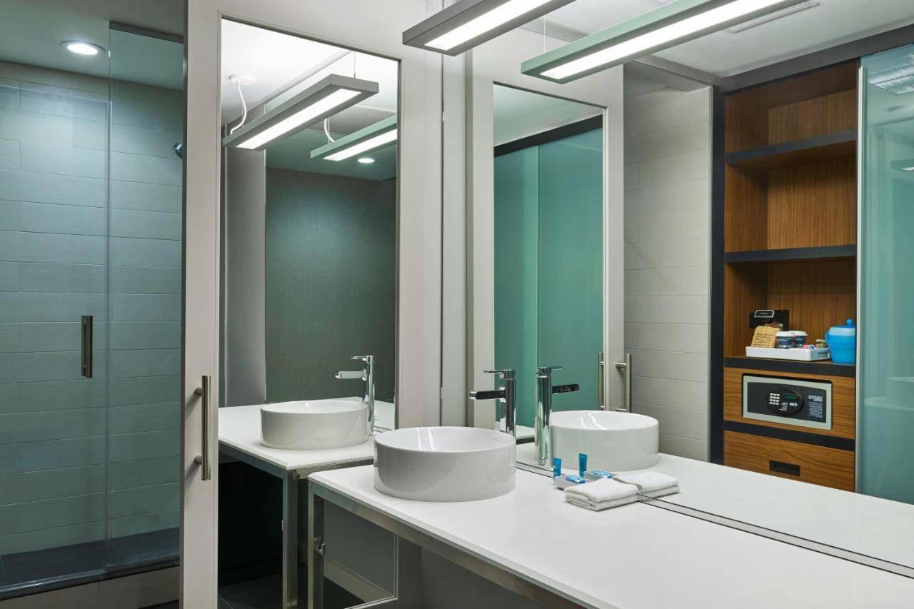 King Room - Hearing Accessible at Aloft by Marriott Houston Downtown
