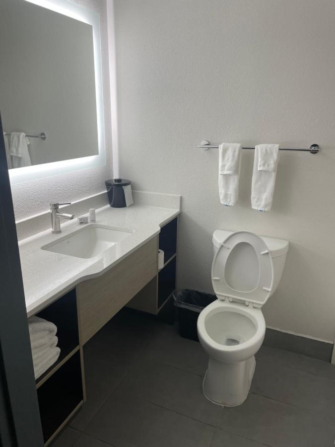 King Suite - Non-Smoking at Wingate by Wyndham Savannah Gateway