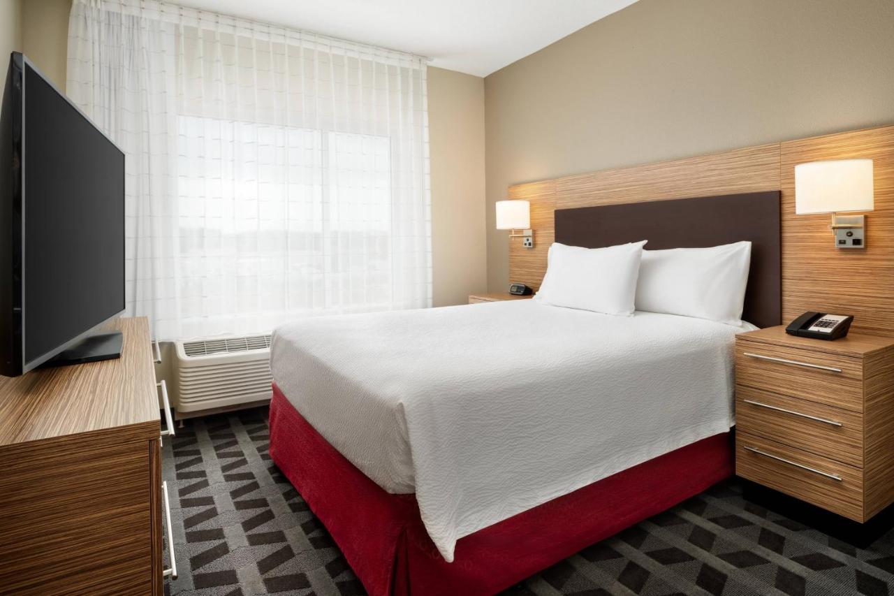 One-Bedroom Queen Suite with Sofa Bed at TownePlace Suites by Marriott Leesburg