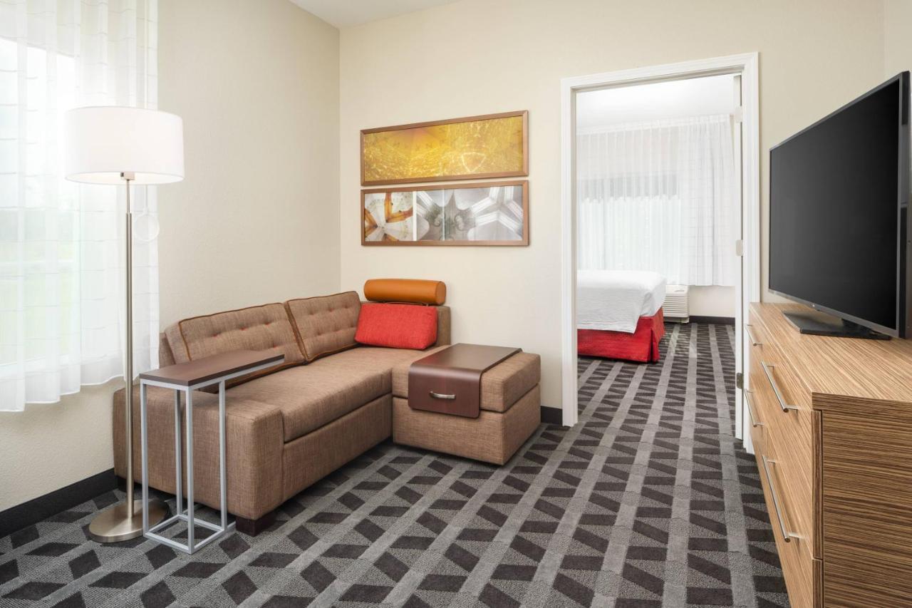 One-Bedroom Queen Suite with Sofa Bed at TownePlace Suites by Marriott Leesburg