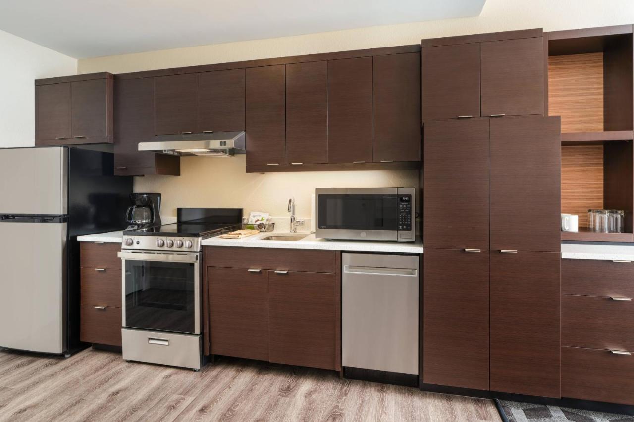 One-Bedroom Queen Suite with Sofa Bed at TownePlace Suites by Marriott Leesburg