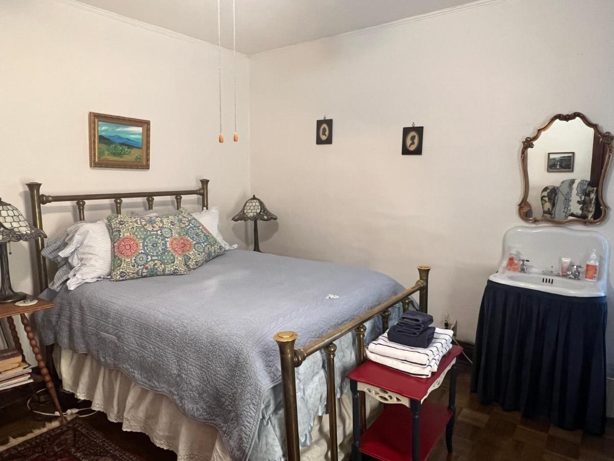 | Hearts Desire Inn