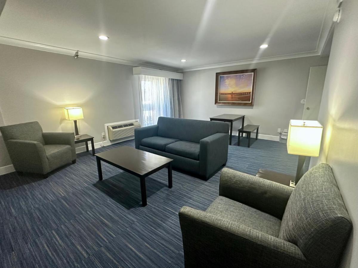 Family Suite with Balcony at The Pacific Inn