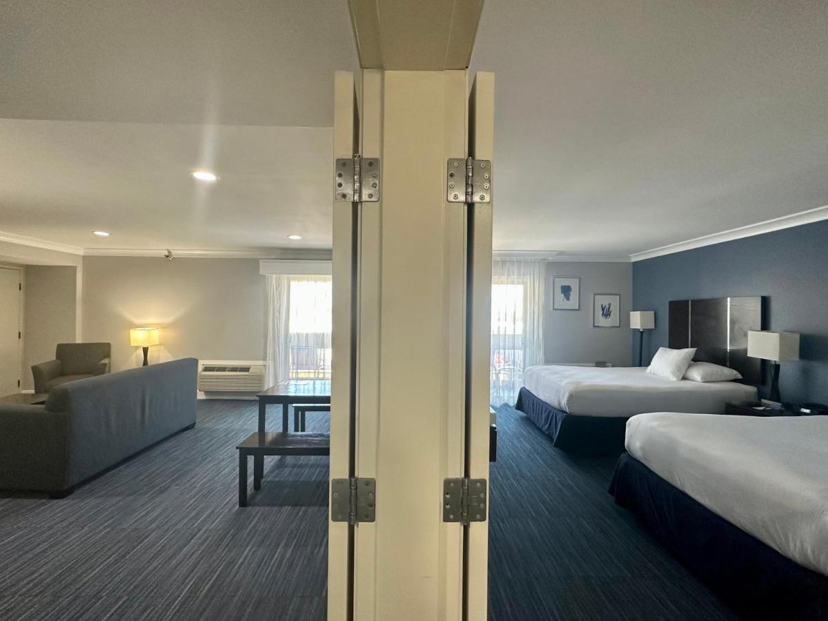 Family Suite with Balcony at The Pacific Inn