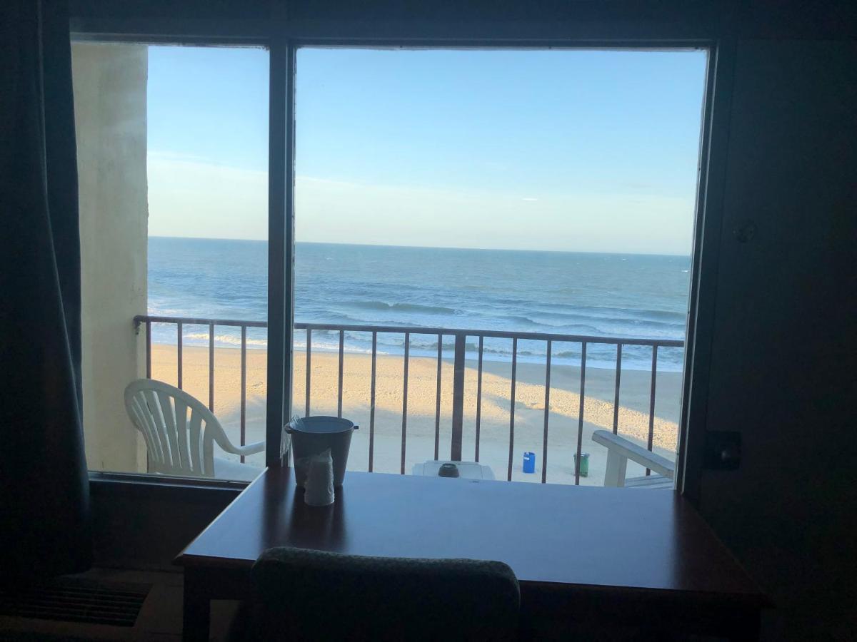 Queen Room with Sea View at Gazebo Inn Oceanfront
