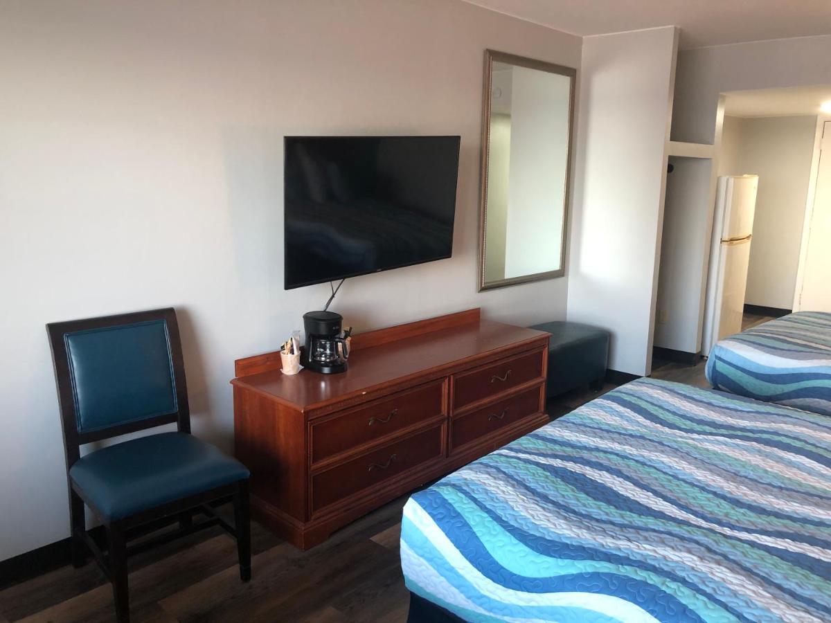 Queen Room with Sea View at Gazebo Inn Oceanfront