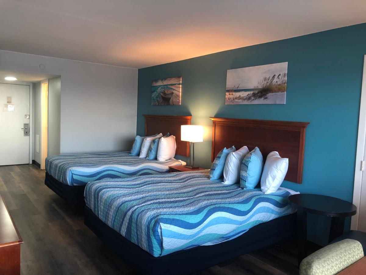 Queen Room with Sea View at Gazebo Inn Oceanfront