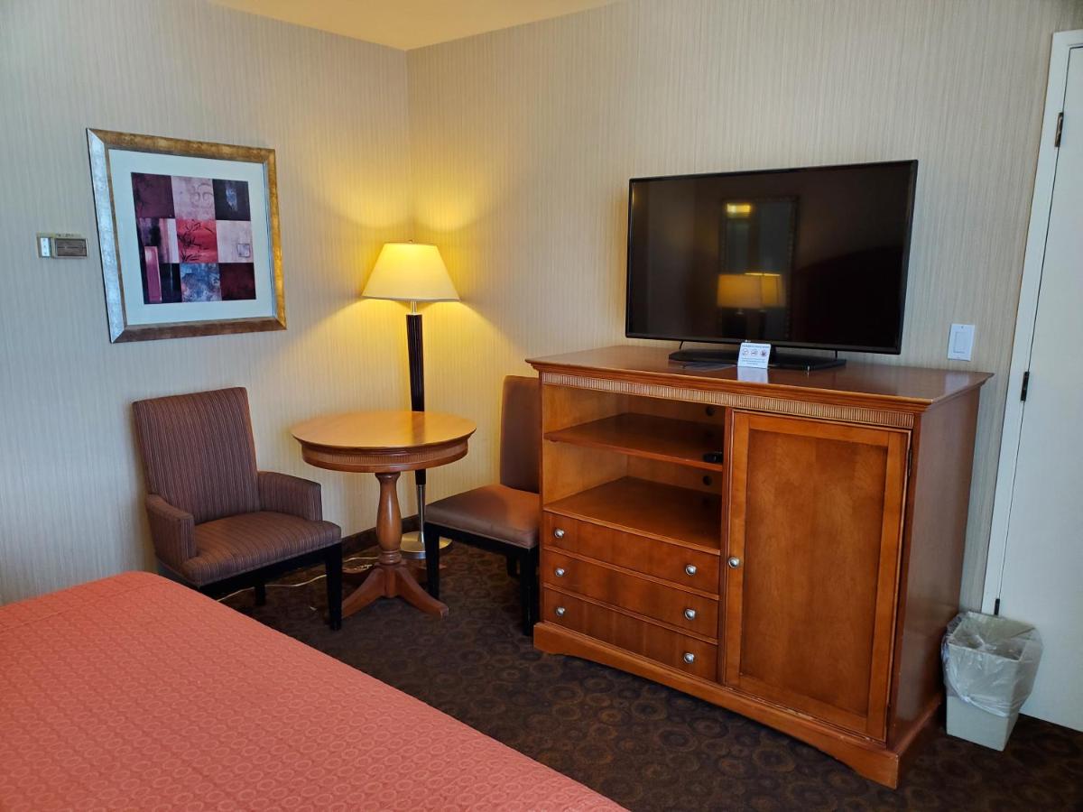 King Room at Royal Pacific Motor Inn