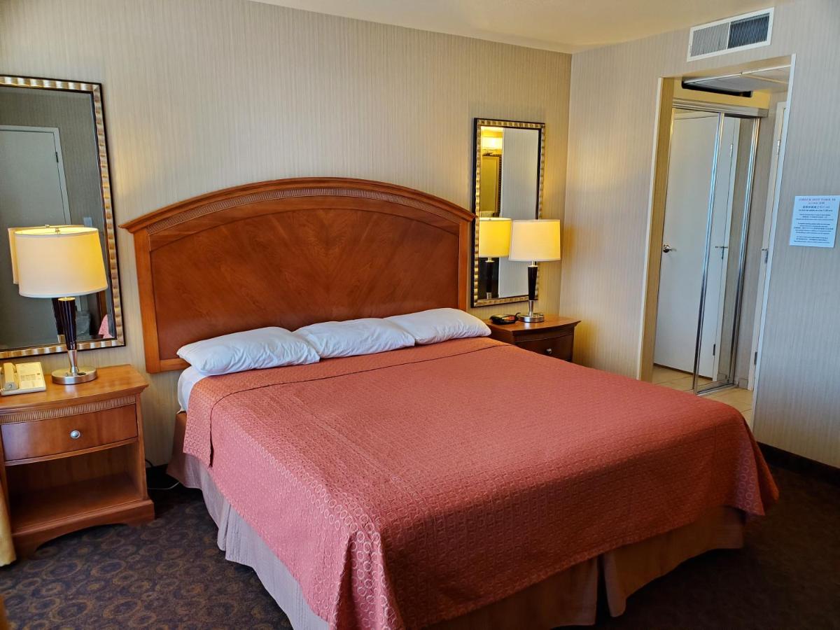 King Room at Royal Pacific Motor Inn