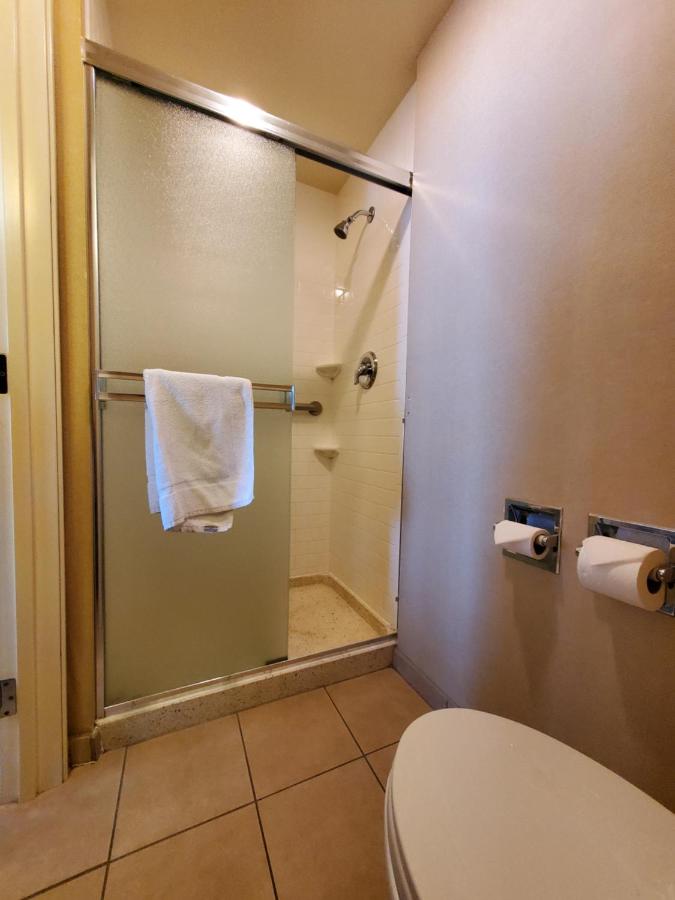 King Room with Balcony at Royal Pacific Motor Inn
