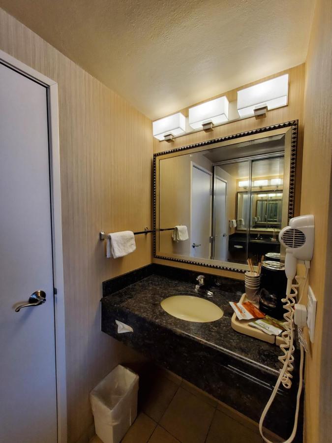 King Room with Balcony at Royal Pacific Motor Inn