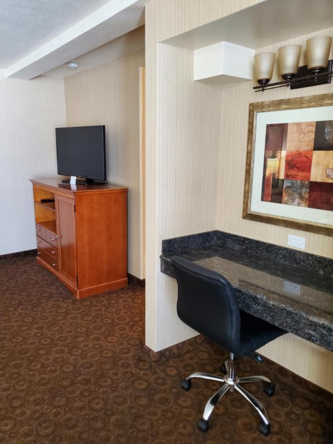 Deluxe King Room at Royal Pacific Motor Inn