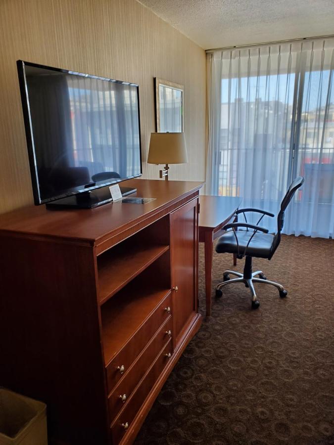 King Room with Balcony at Royal Pacific Motor Inn