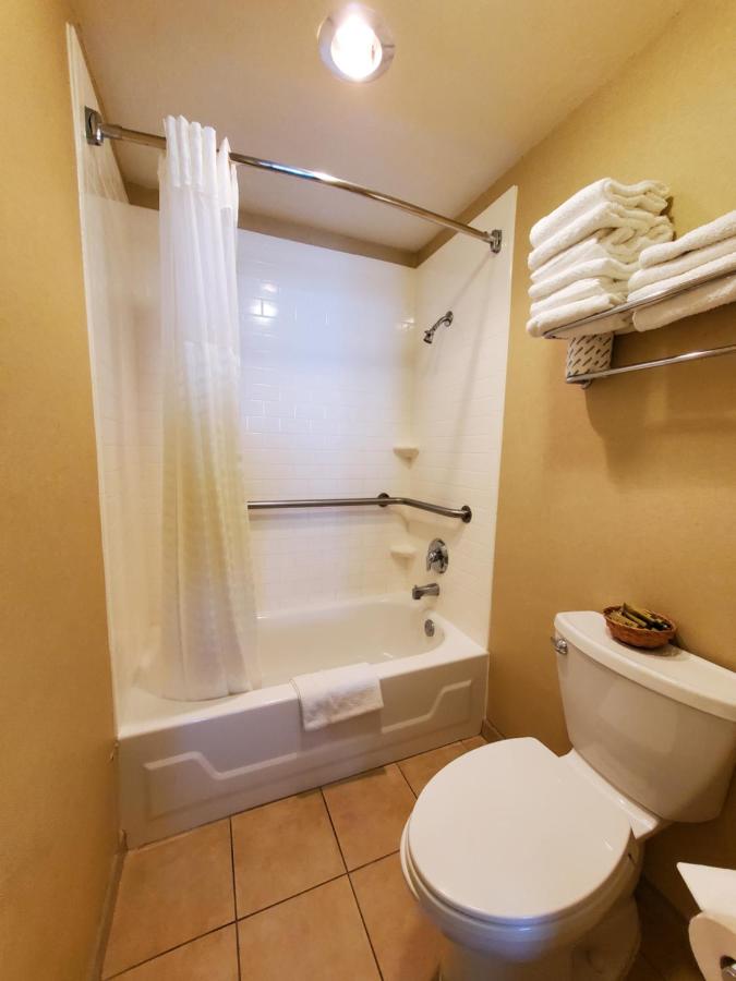 Presidential Suite at Royal Pacific Motor Inn