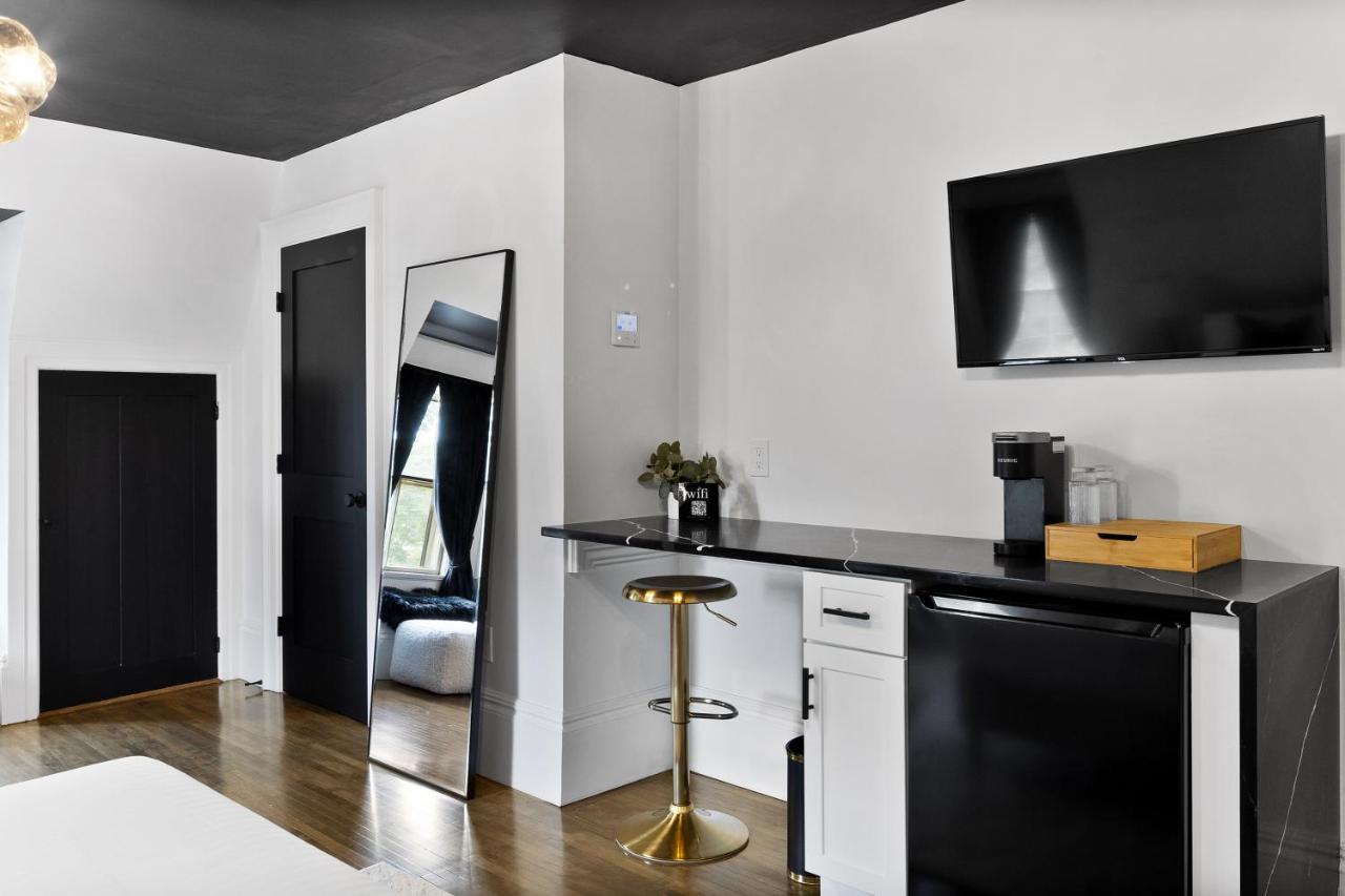 Queen Suite at The Coach House