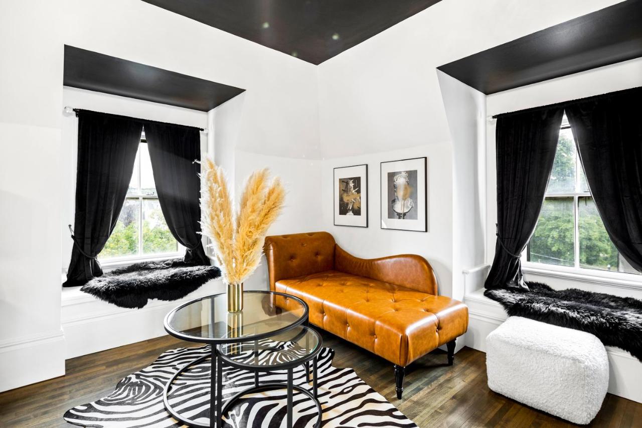 Queen Suite at The Coach House