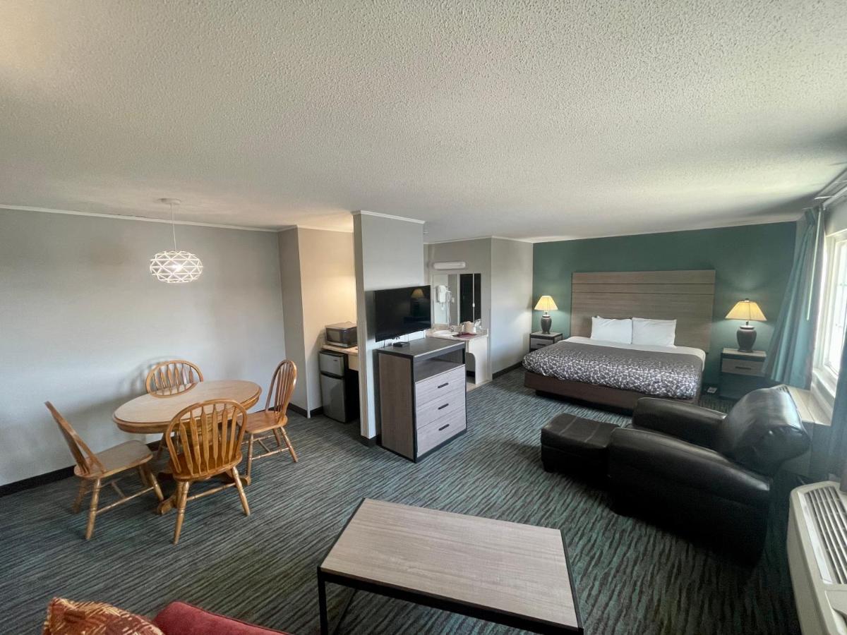 | Countryside Inn & Suites CB I80/I29.