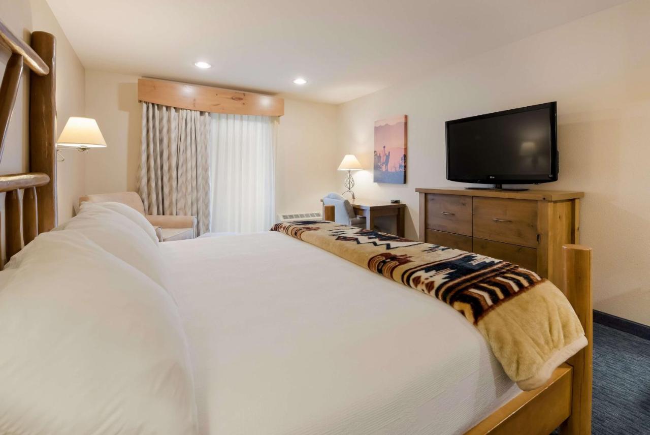 King Room - Non-Smoking at Best Western Plus Kentwood Lodge