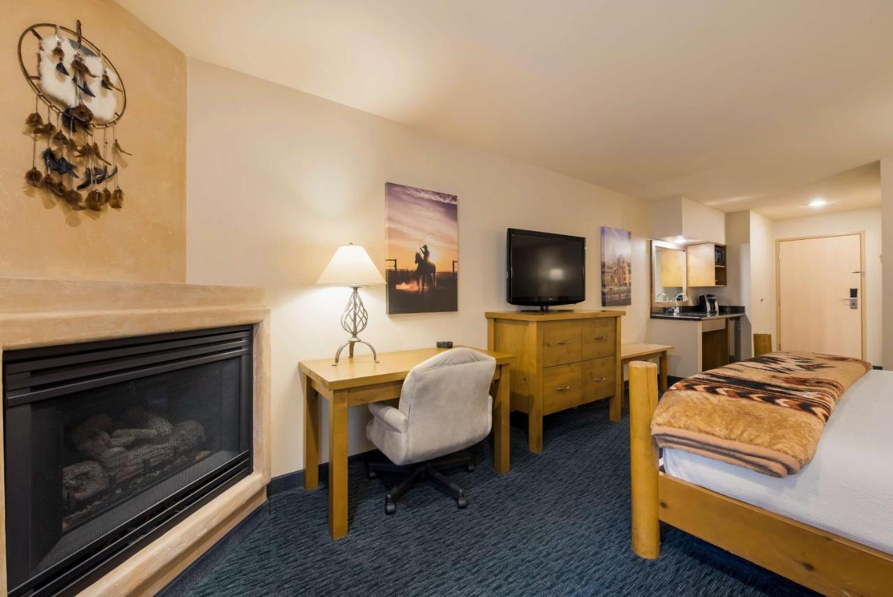 King Room with Fireplace - Non smoking at Best Western Plus Kentwood Lodge