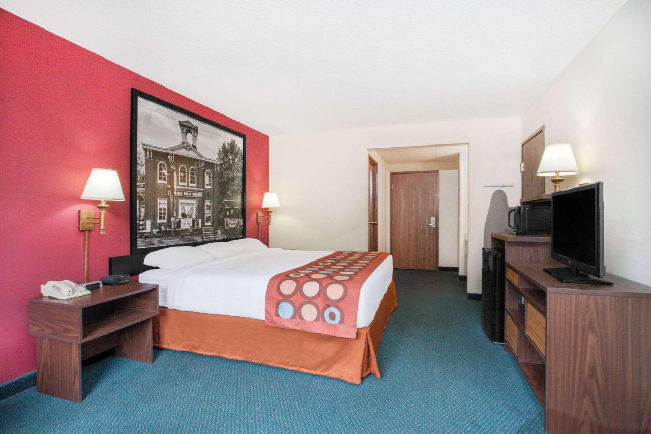 Queen Room - Disability Access - Non-Smoking at Super 8 by Wyndham Gettysburg
