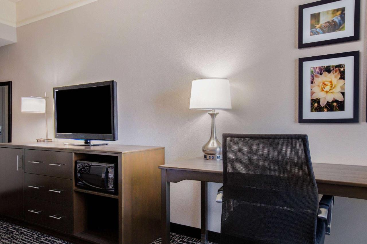 Queen Room with Two Queen Beds - Disability Access at La Quinta Inn & Suites by Wyndham Mission at West McAllen