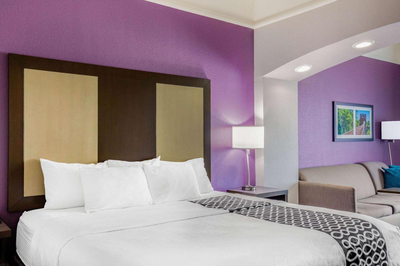 Deluxe King Suite at La Quinta Inn & Suites by Wyndham Mission at West McAllen