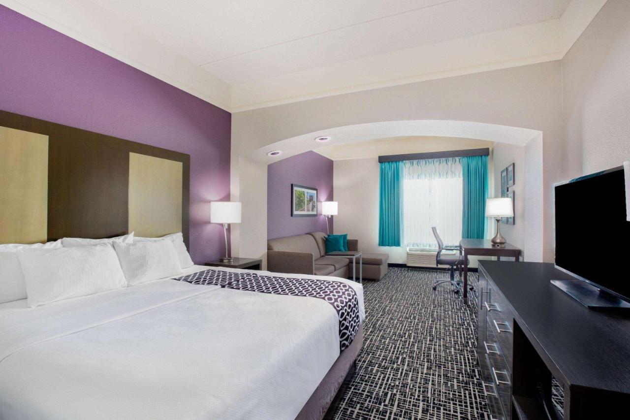 Deluxe King Suite at La Quinta Inn & Suites by Wyndham Mission at West McAllen