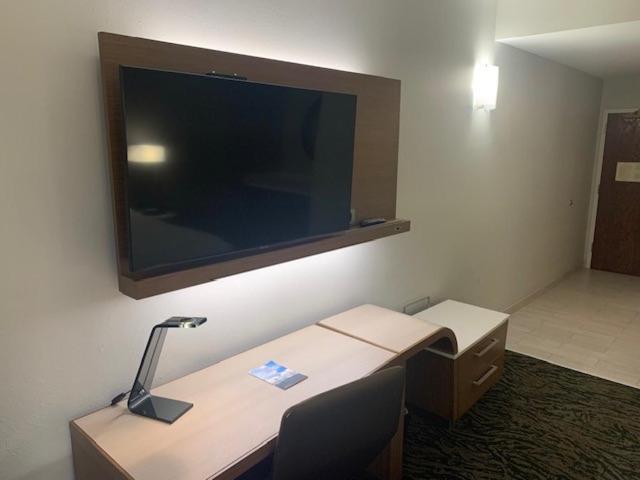 Larger Guest room, 1 King at Courtyard by Marriott Hickory
