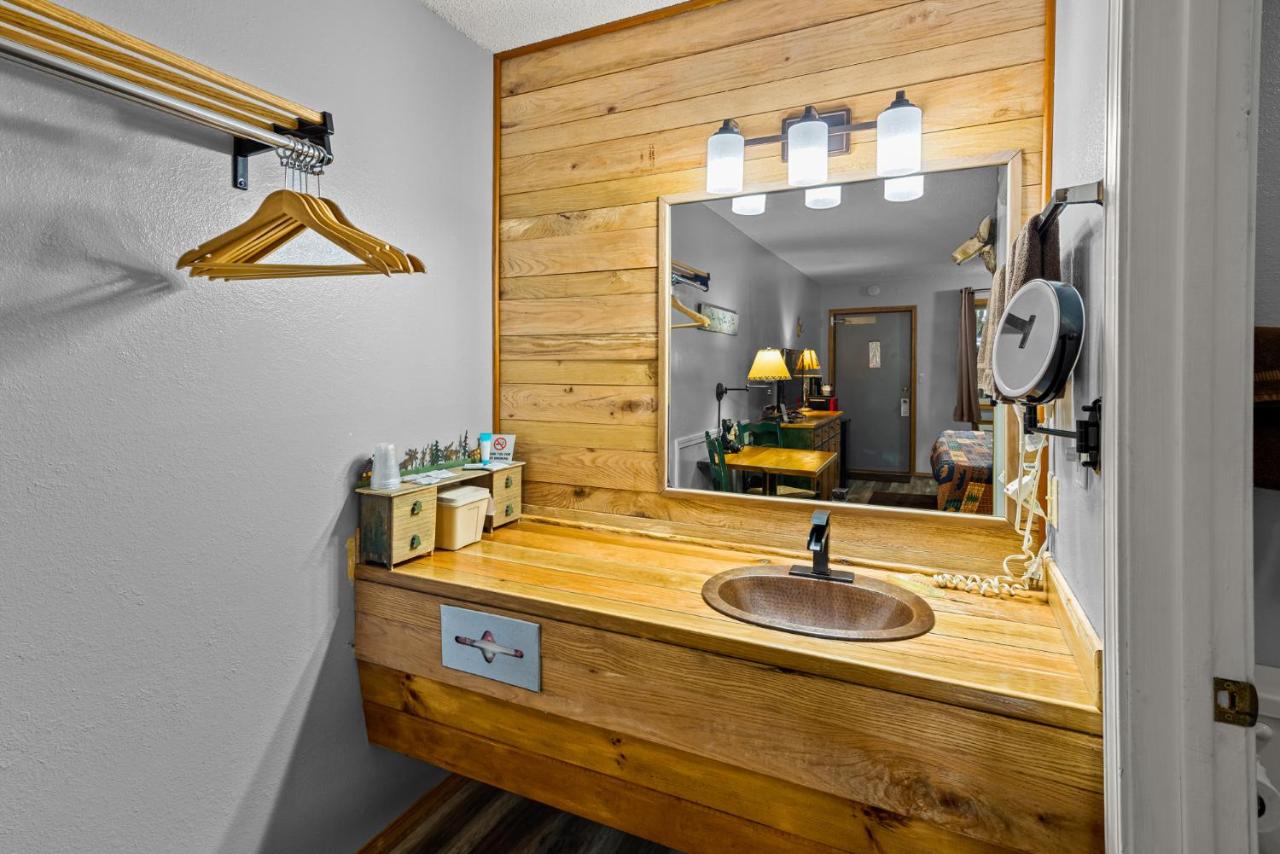 | The Lookout Lodge