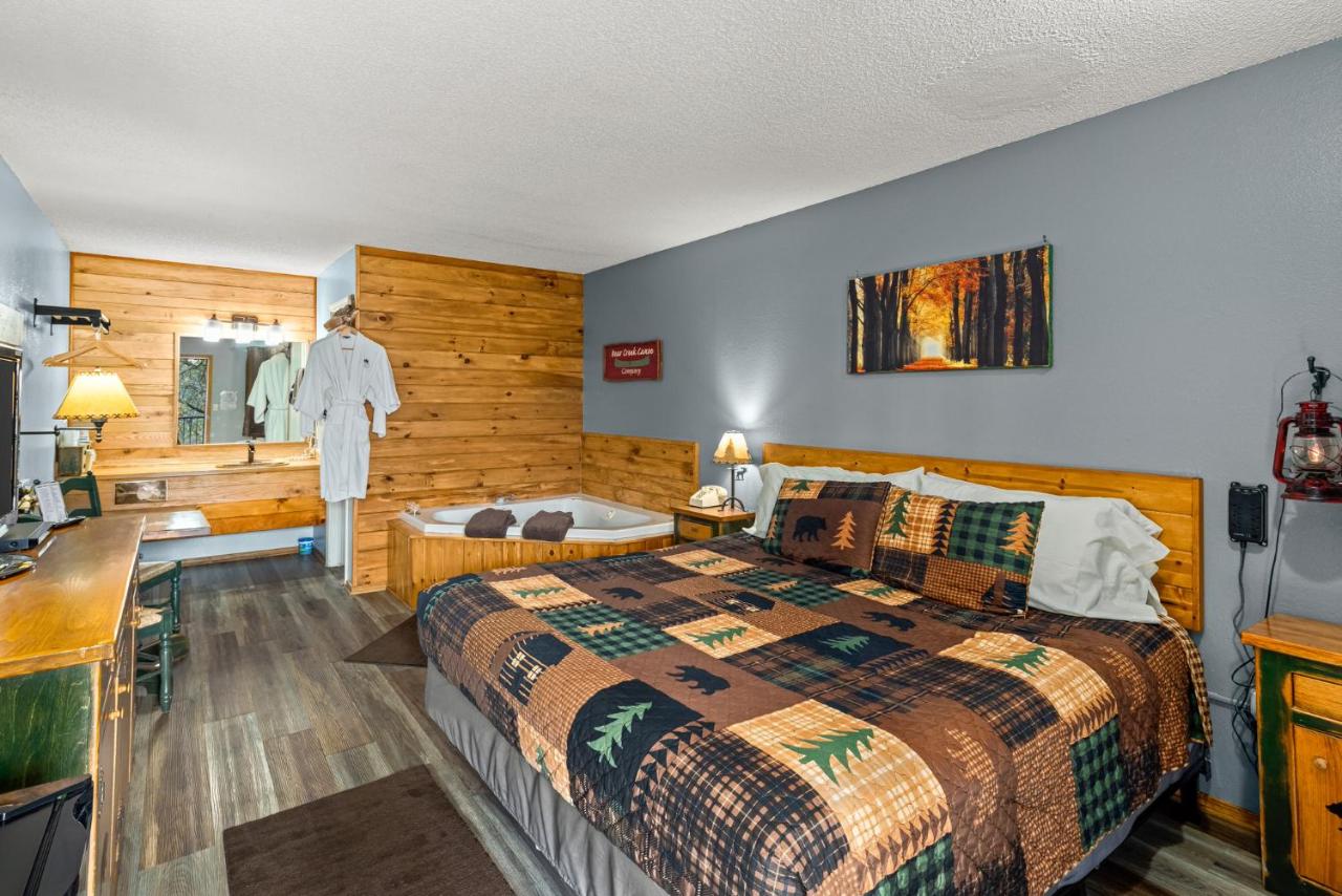 | The Lookout Lodge