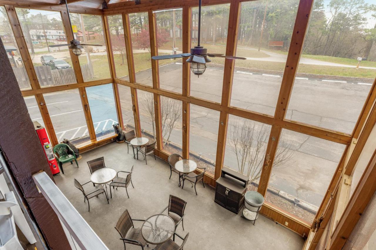 | The Lookout Lodge