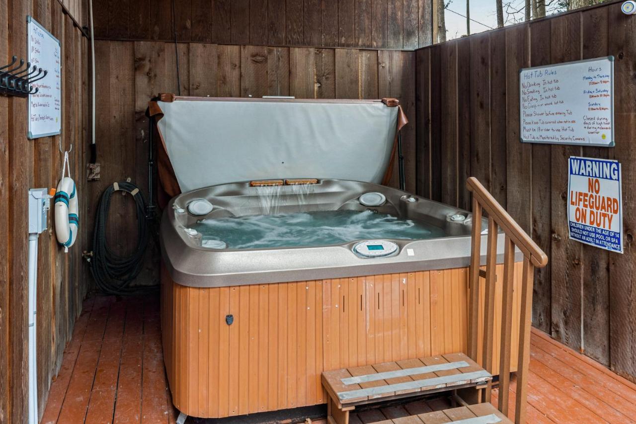 | The Lookout Lodge
