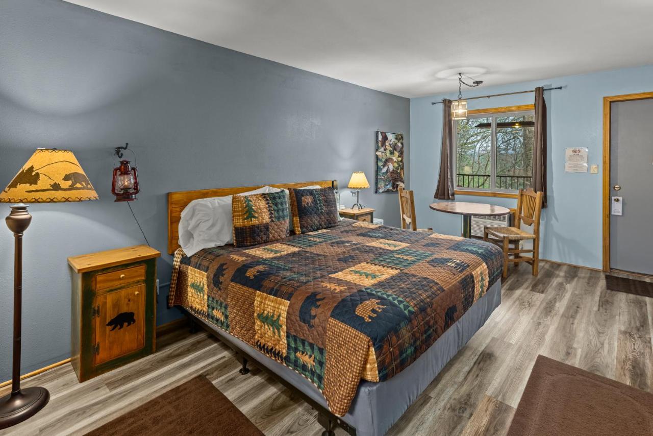 | The Lookout Lodge