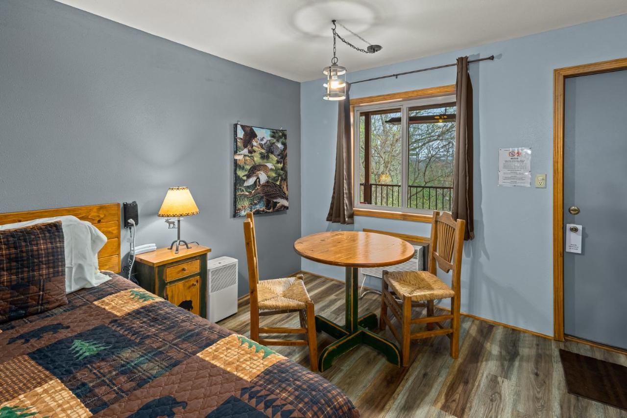| The Lookout Lodge